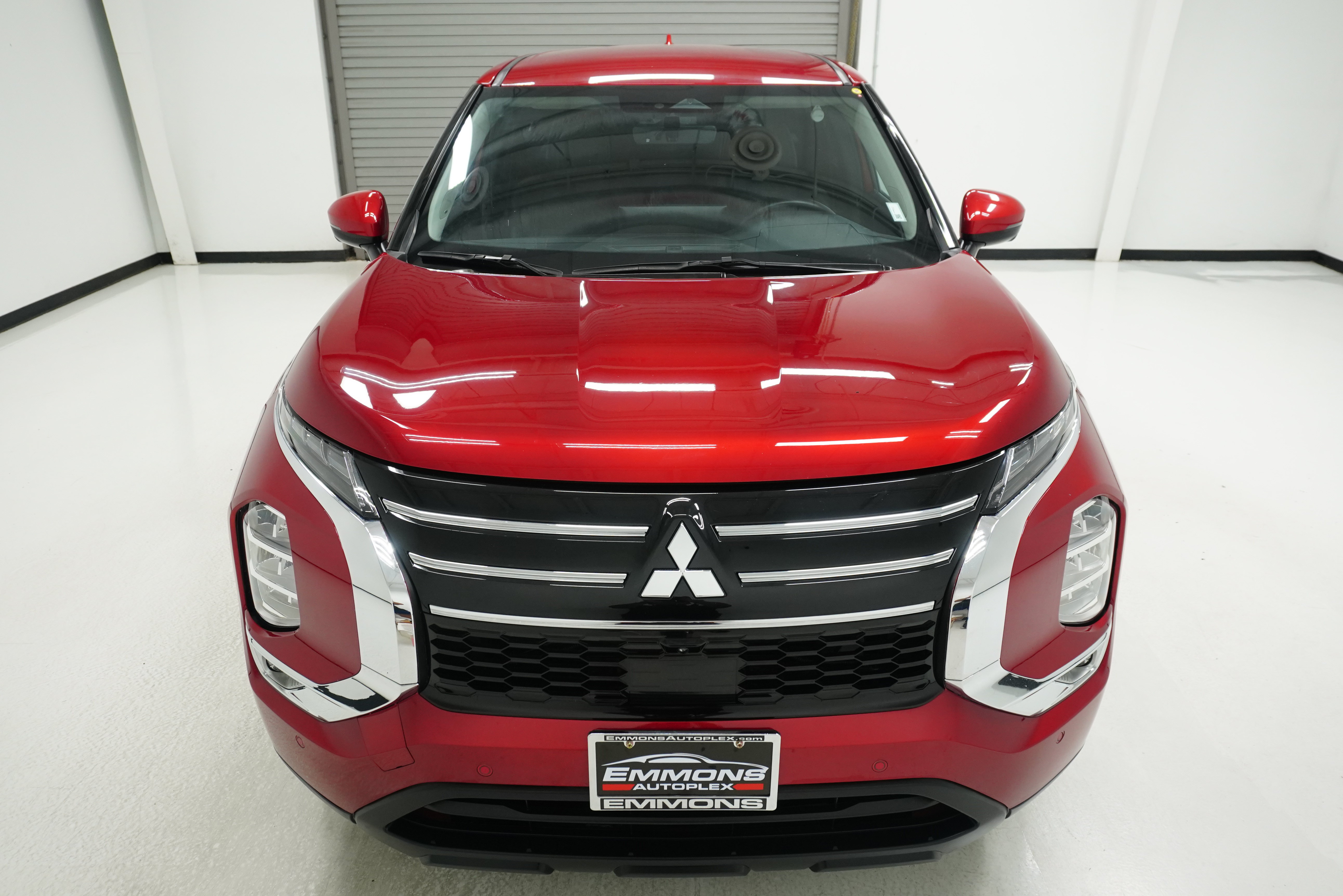 Used 2025 Mitsubishi Outlander SE FWD image 2