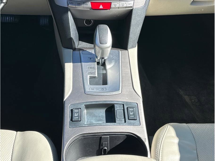 Used 2012 Subaru Outback 3.6R Limited w/ Moonroof Pkg image 18