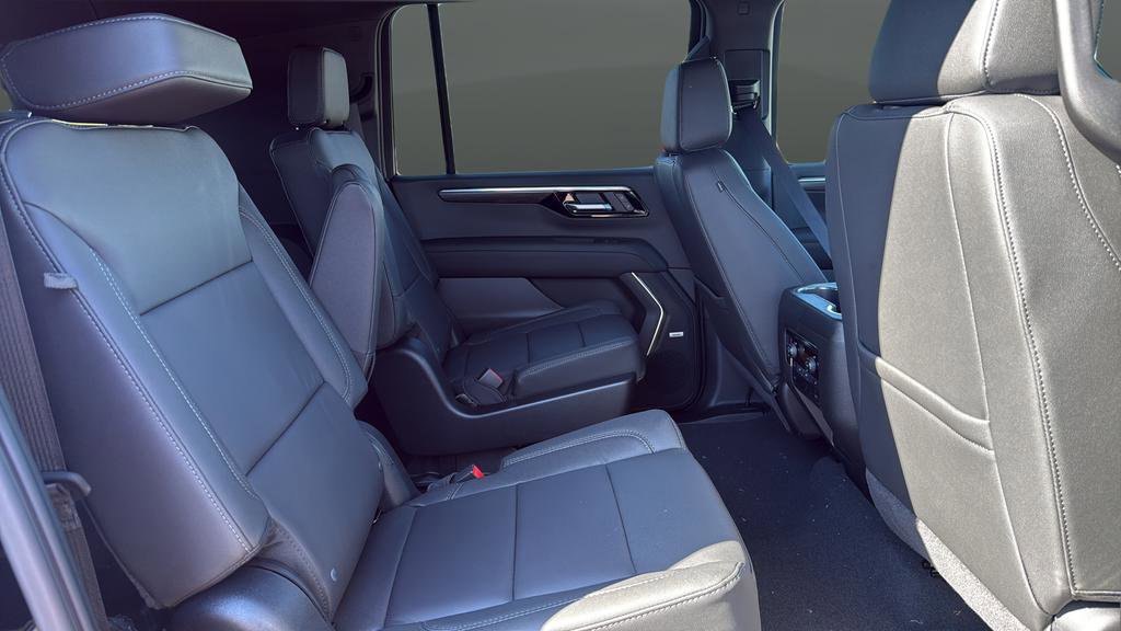New 2026 Chevrolet Suburban LT w/ Comfort Package AWD/4WD image 13