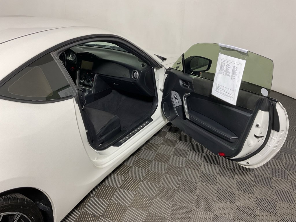Used 2017 Toyota 86 RWD image 25