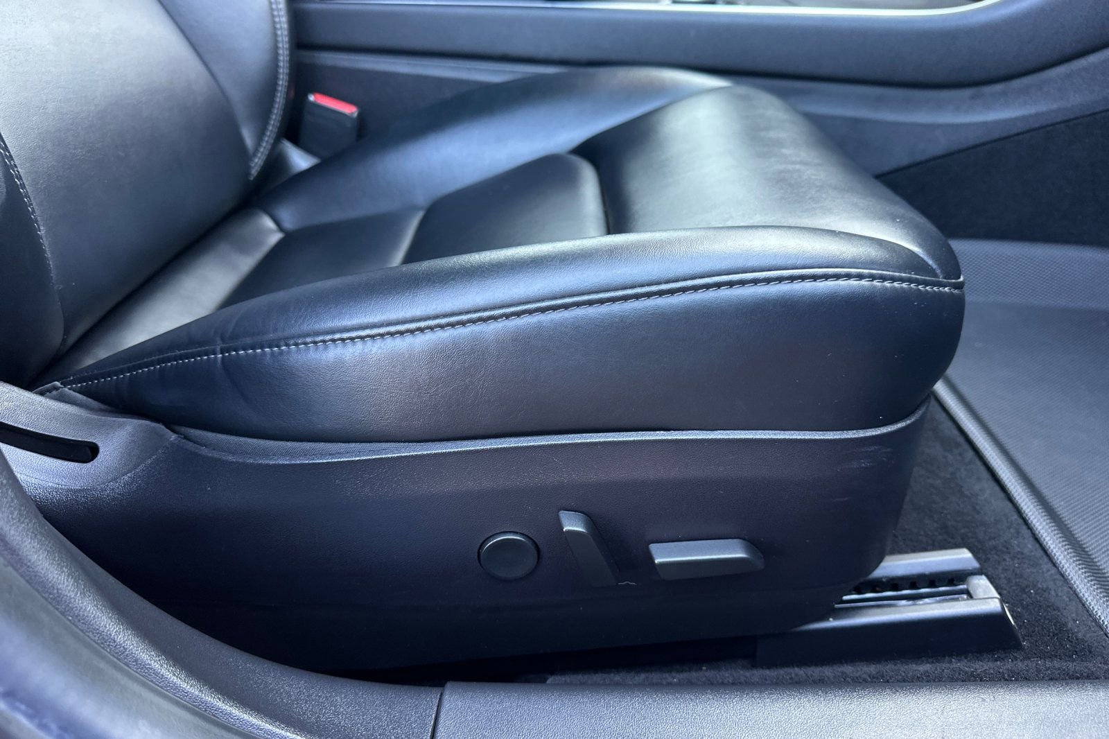 Used 2019 Tesla Model 3 Standard Range Plus image 22