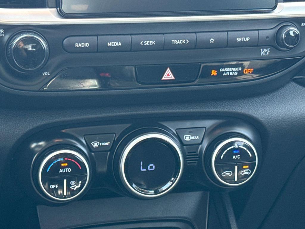 Used 2025 Hyundai Venue SEL image 18