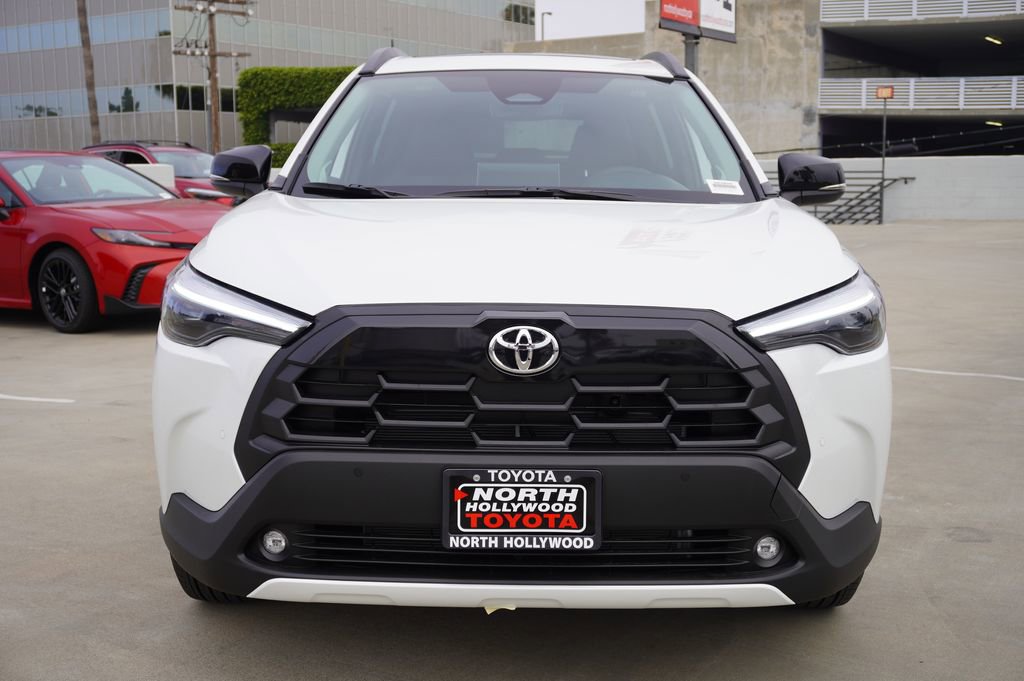 Used 2026 Toyota Corolla Cross XLE image 2