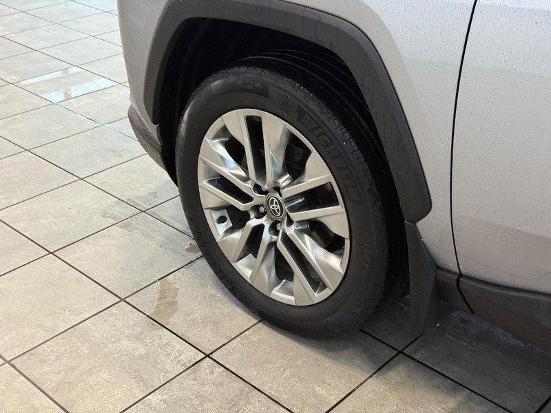 Used 2021 Toyota RAV4 XLE Premium AWD/4WD image 9
