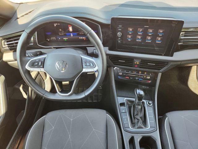 Used 2025 Volkswagen Jetta Sport image 27