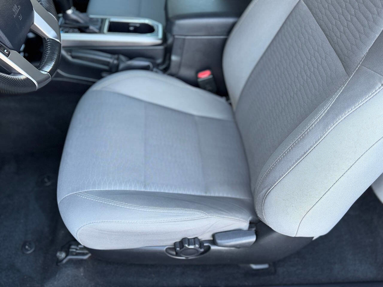 Used 2016 Toyota Tacoma TRD Sport image 16