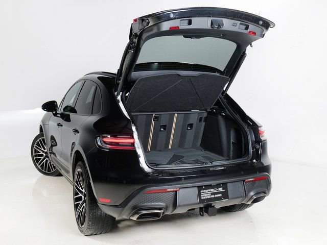 Certified 2025 Porsche Macan image 34