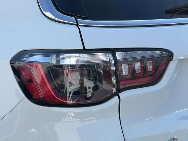 Used 2024 Jeep Compass Latitude image 9