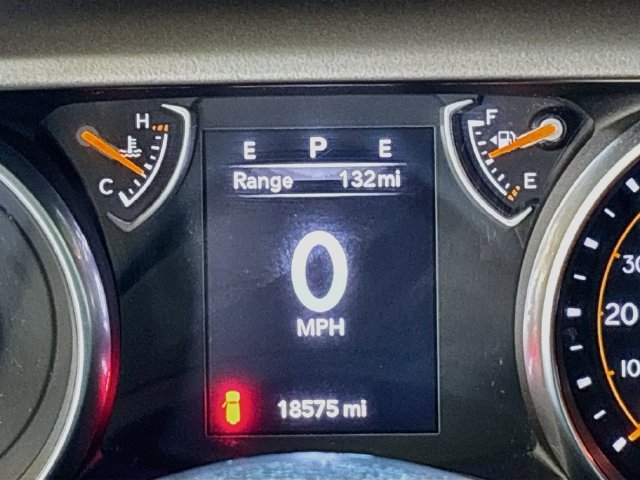 Used 2018 Jeep Wrangler Sport AWD/4WD image 12