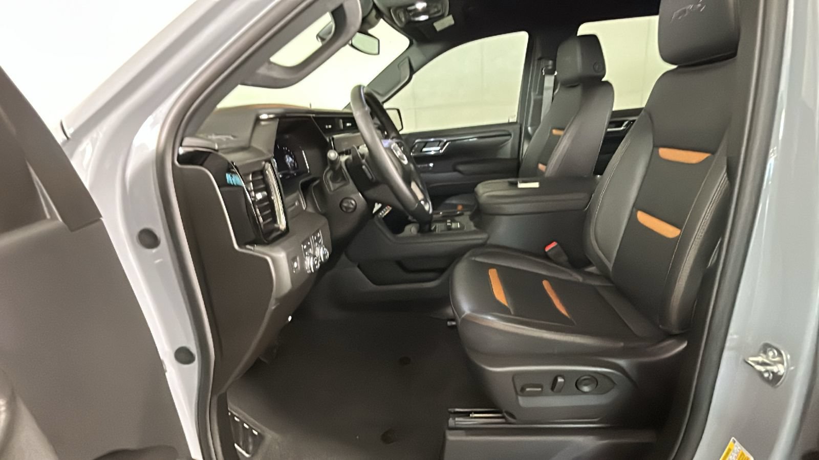 Used 2025 GMC Sierra 1500 AT4 w/ AT4 Preferred Package AWD/4WD image 14