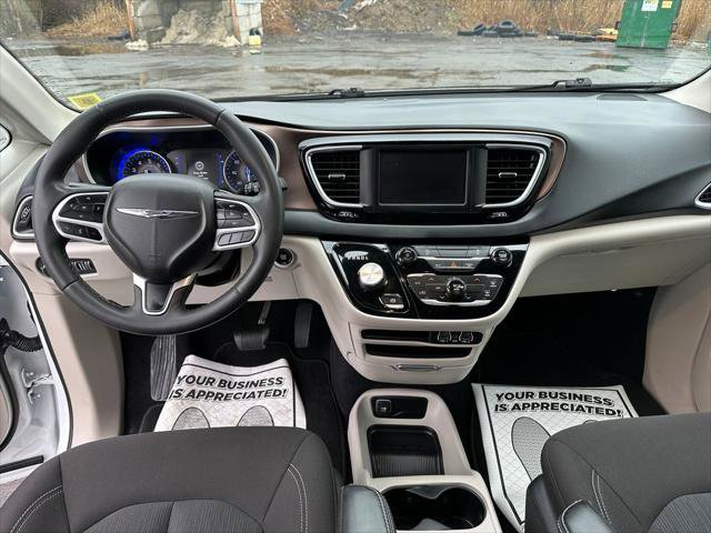 Certified 2022 Chrysler Voyager LX image 25