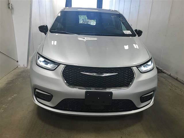 Used 2026 Chrysler Pacifica Select FWD image 3
