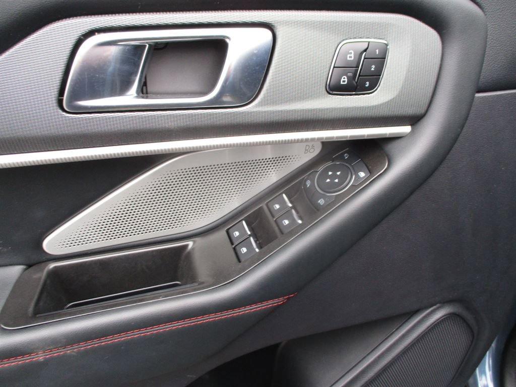 Used 2025 Ford Explorer ST image 9
