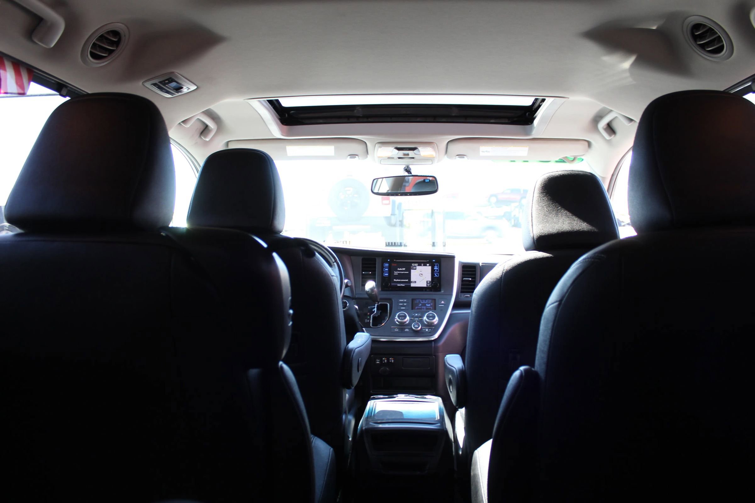 Used 2017 Toyota Sienna SE w/ SE Preferred Package FWD image 21