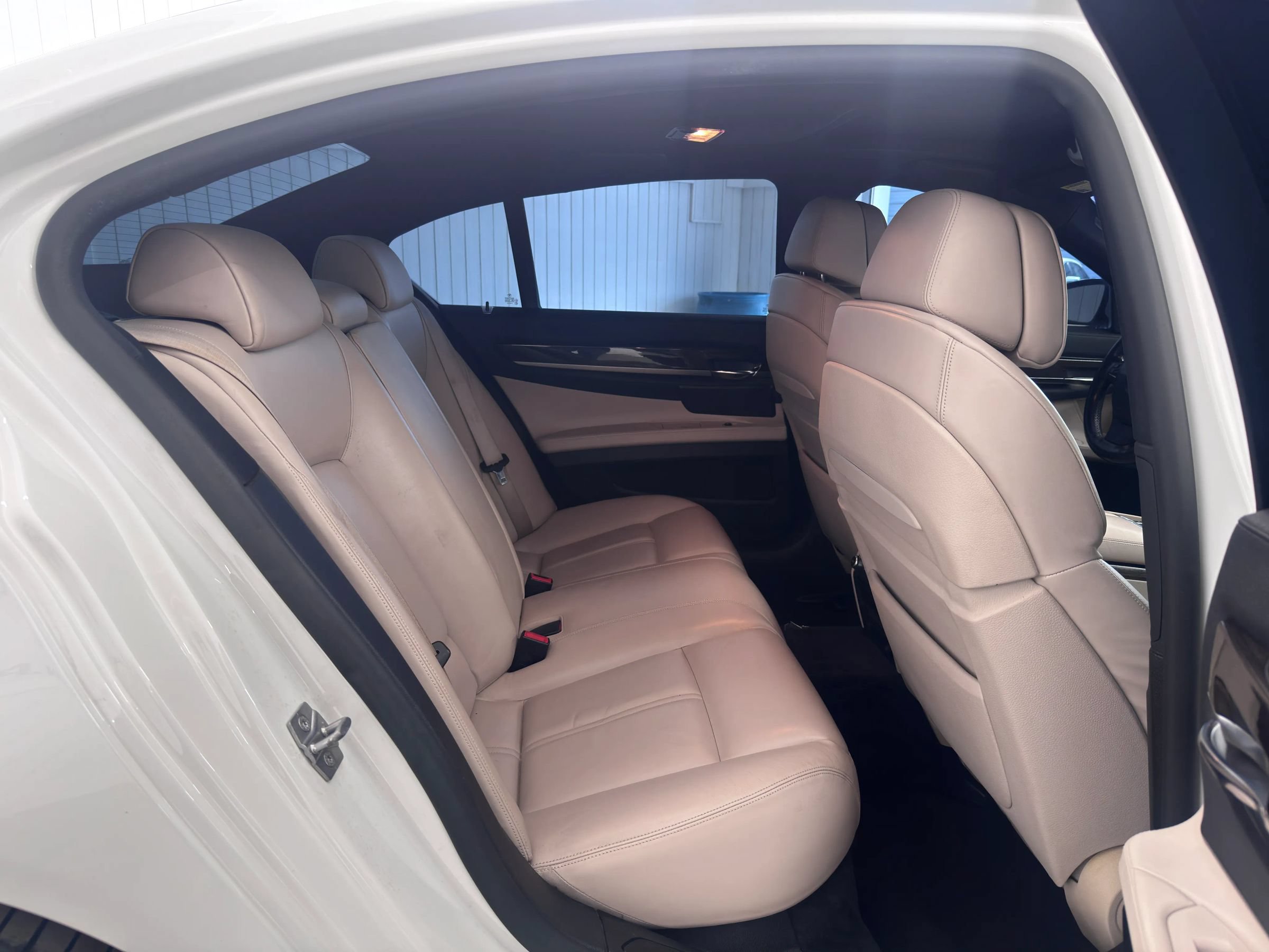 Used 2011 BMW 750i RWD image 10