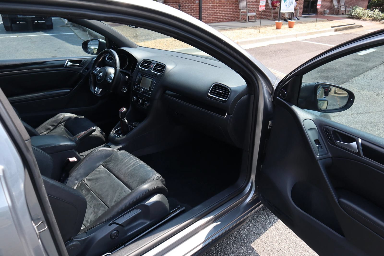 Used 2011 Volkswagen Golf 2-Door FWD image 13