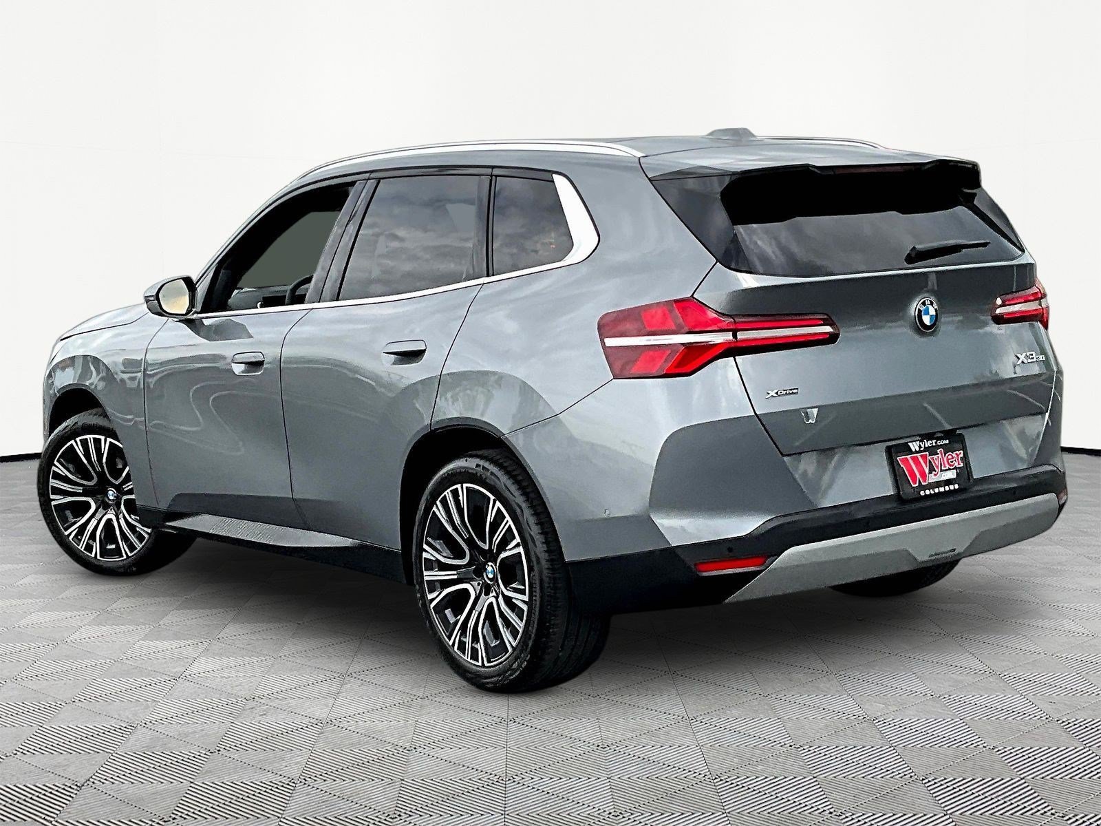 Used 2025 BMW X3 xDrive30i w/ Premium Package AWD/4WD image 4