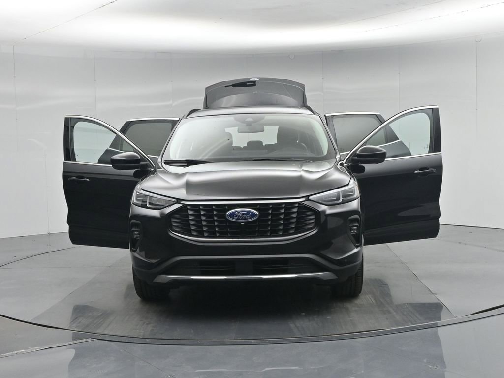 Certified 2025 Ford Escape Platinum w/ Premium Technology Package image 34