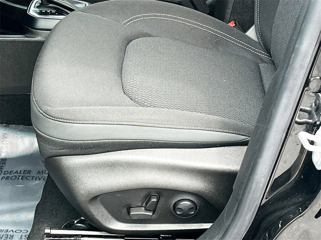 Used 2023 Jeep Renegade Latitude w/ Premium Group image 19