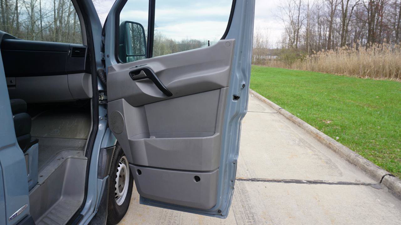 Used 2016 Mercedes-Benz Sprinter 2500 image 20