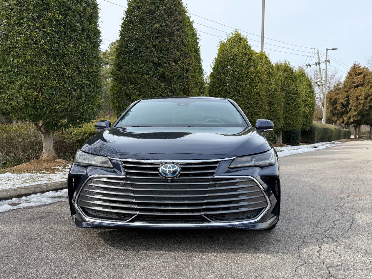 Used 2019 Toyota Avalon Limited image 2