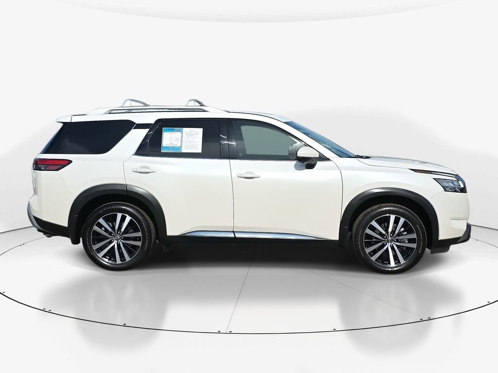 Used 2024 Nissan Pathfinder Platinum w/ Black Appearance Package image 4
