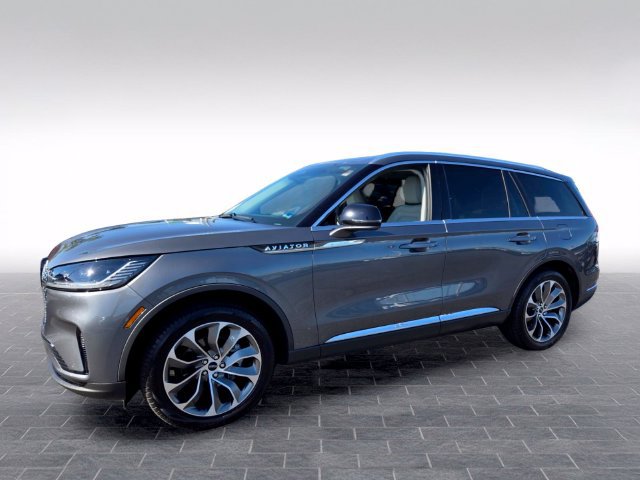 Used 2025 Lincoln Aviator Reserve w/ Illumination Package AWD/4WD image 3