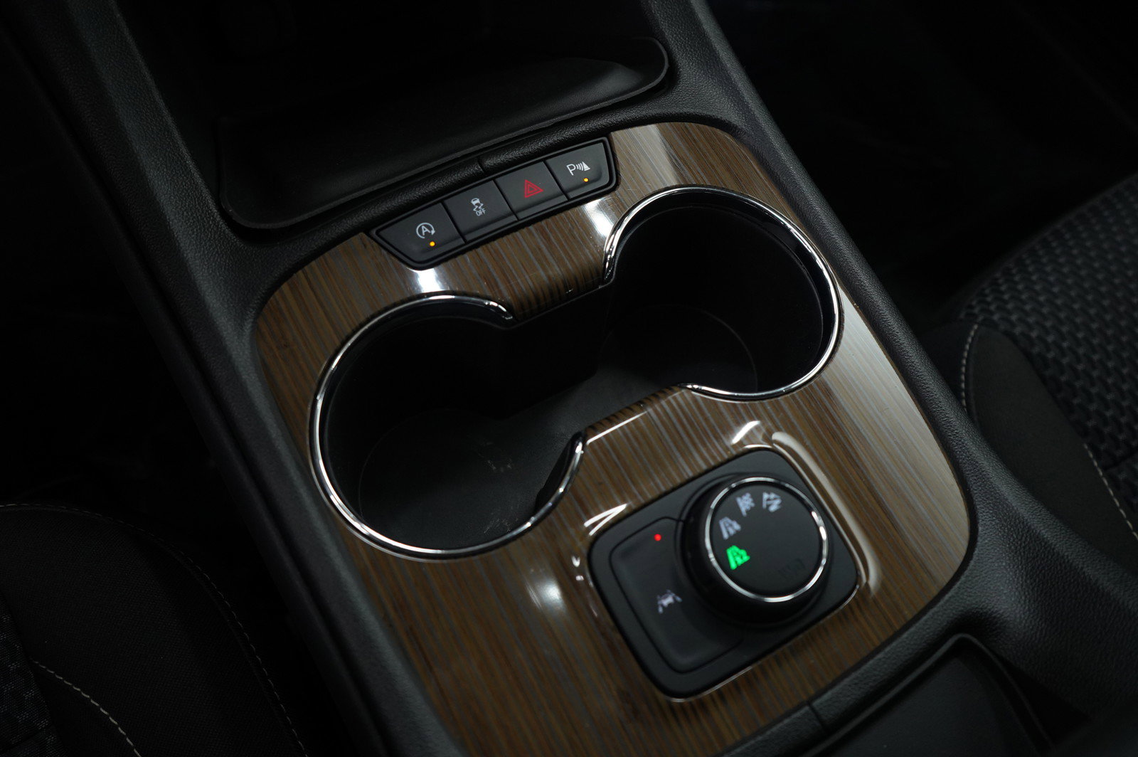 Used 2023 GMC Acadia SLE image 22