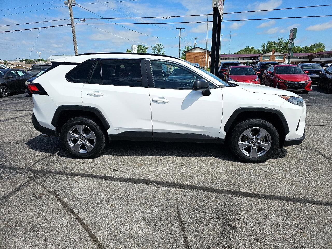 Used 2022 Toyota RAV4 LE image 5