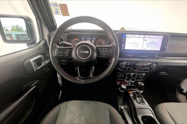 Used 2024 Jeep Wrangler Unlimited Rubicon AWD/4WD image 4