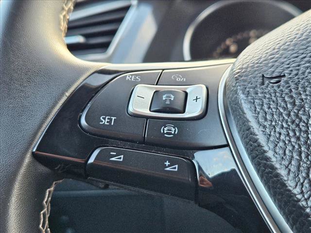 Used 2021 Volkswagen Tiguan SE w/ Panoramic Sunroof Package image 11