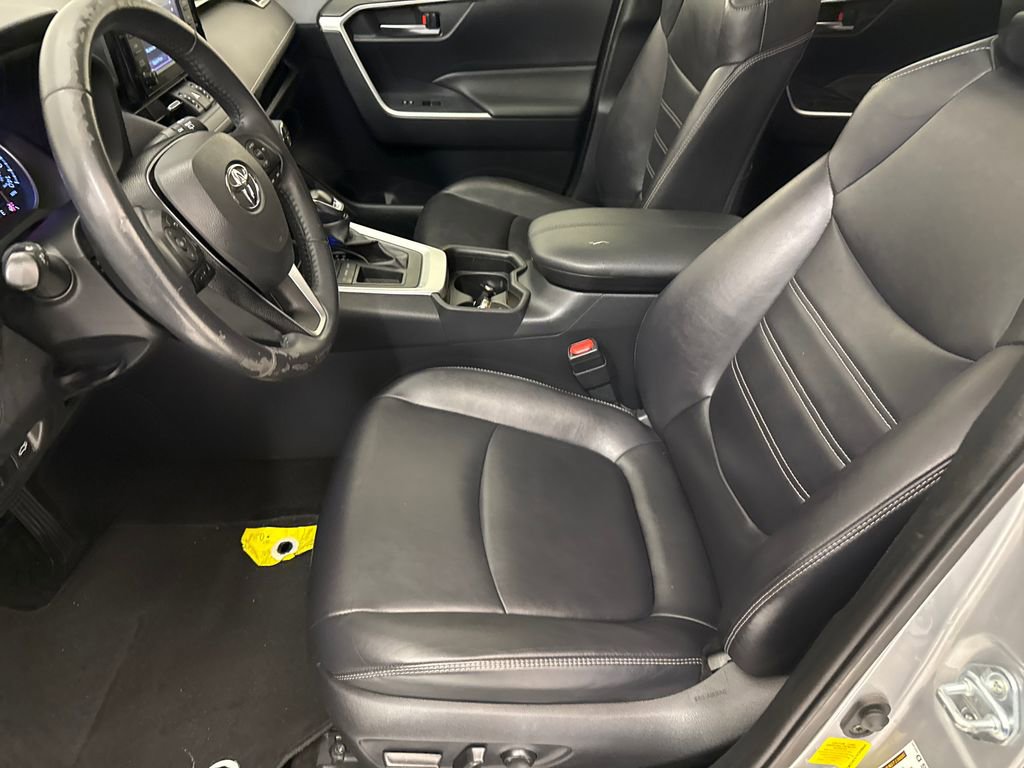 Used 2019 Toyota RAV4 XLE Premium image 19