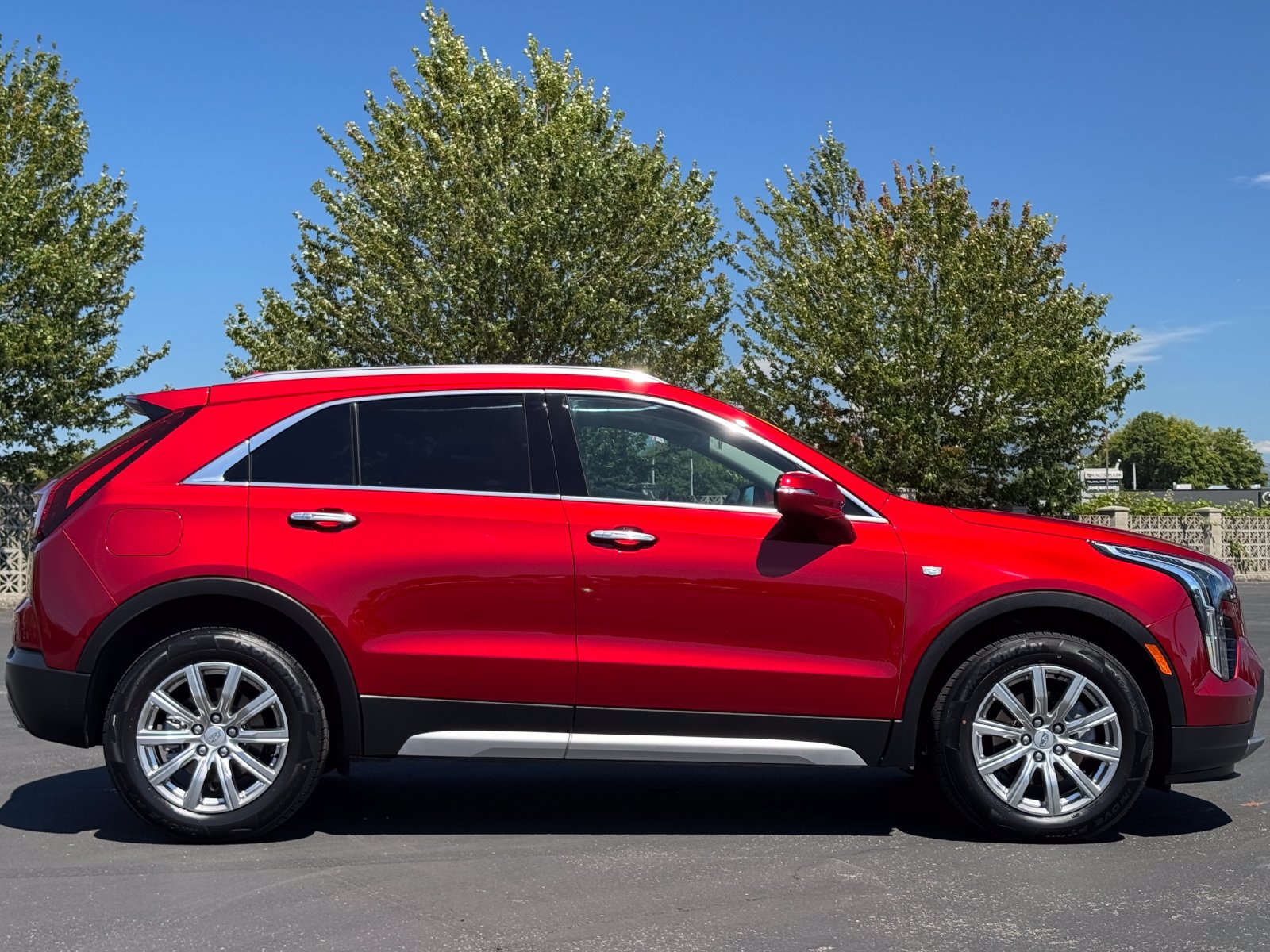 Used 2023 Cadillac XT4 Premium Luxury AWD/4WD image 6