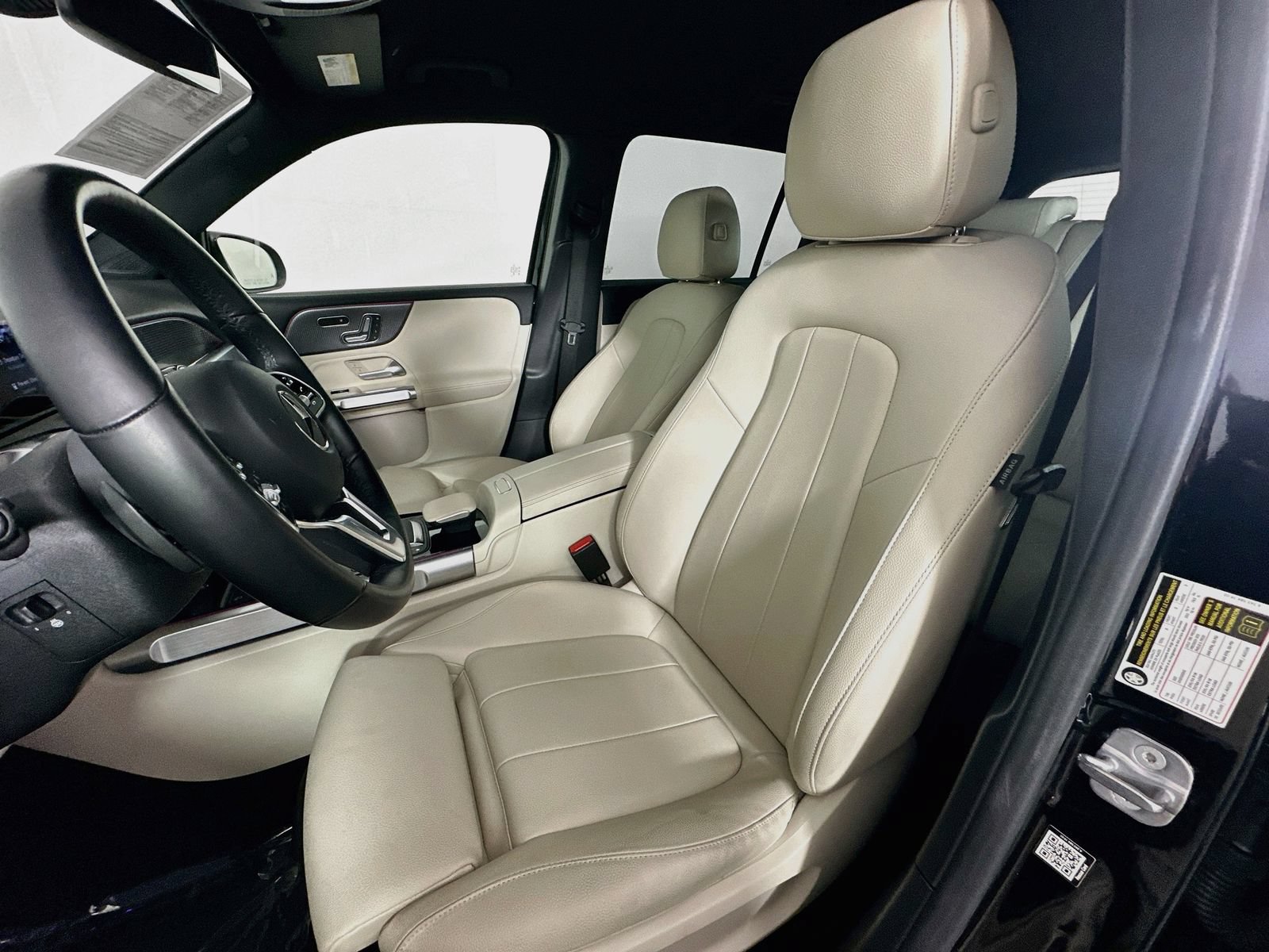 Used 2023 Mercedes-Benz EQB 300 4MATIC w/ Exclusive Package image 22