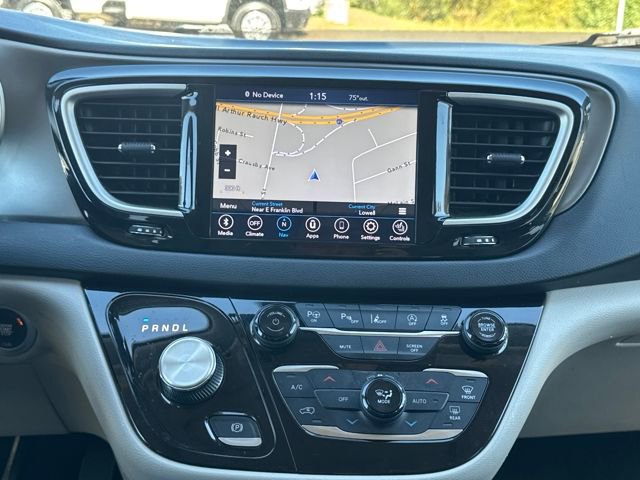 Used 2020 Chrysler Pacifica Touring-L Plus w/ Tire & Wheel Group image 18