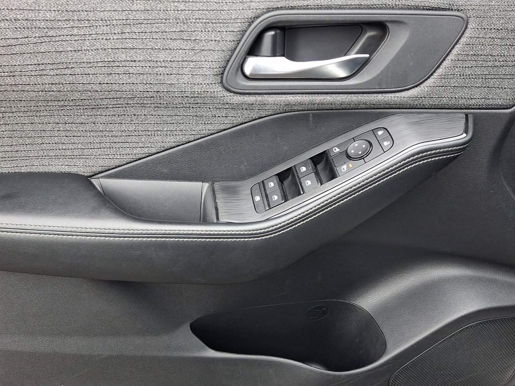 Used 2023 Nissan Rogue SV FWD image 23