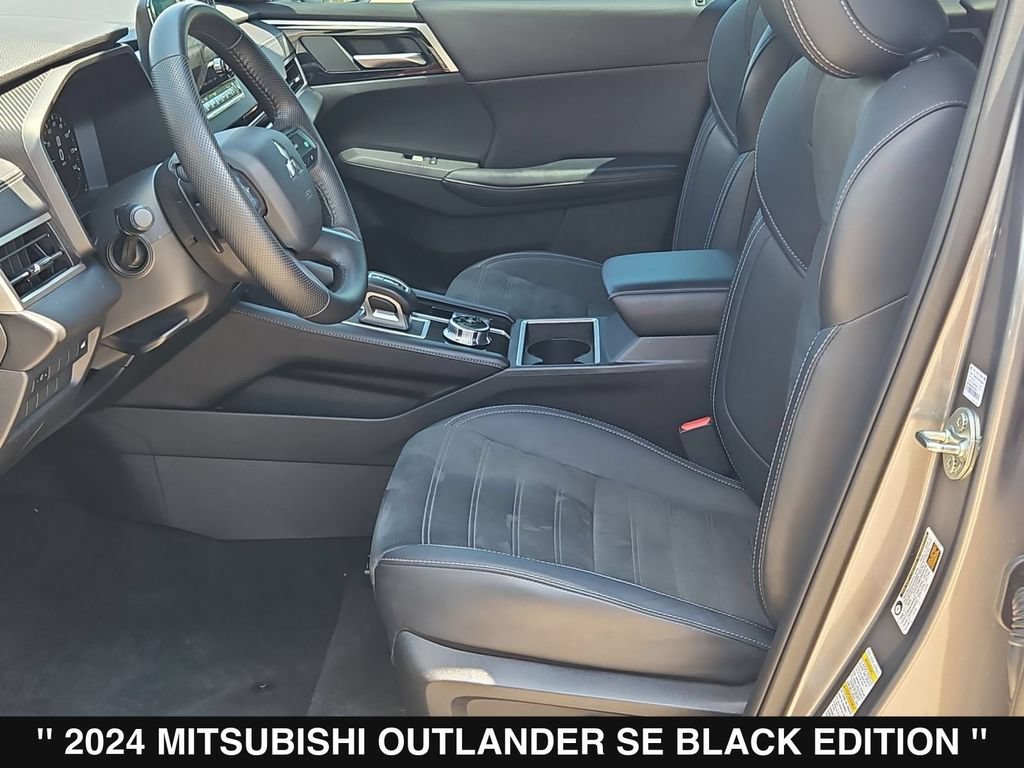Used 2024 Mitsubishi Outlander SE Black Edition FWD image 11