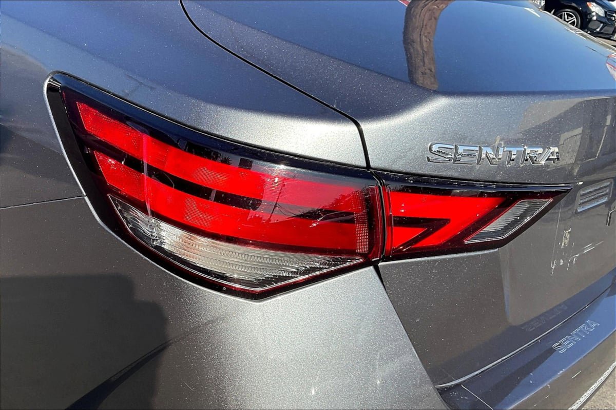 Used 2020 Nissan Sentra SV FWD image 30