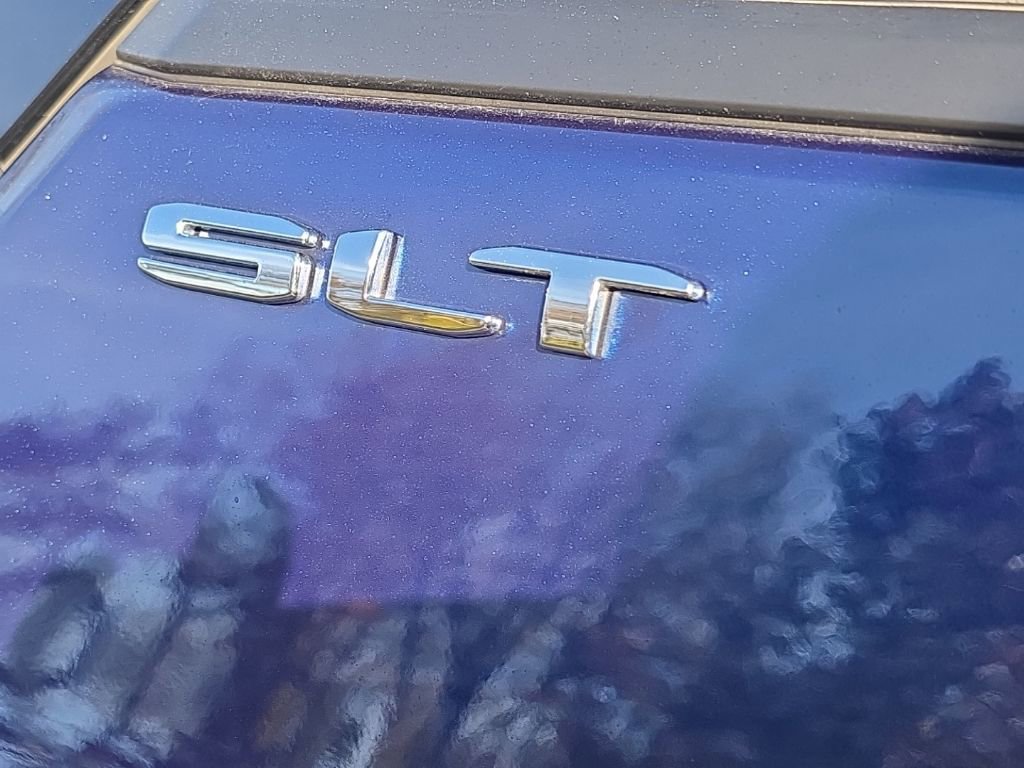 Used 2022 GMC Terrain SLT image 13