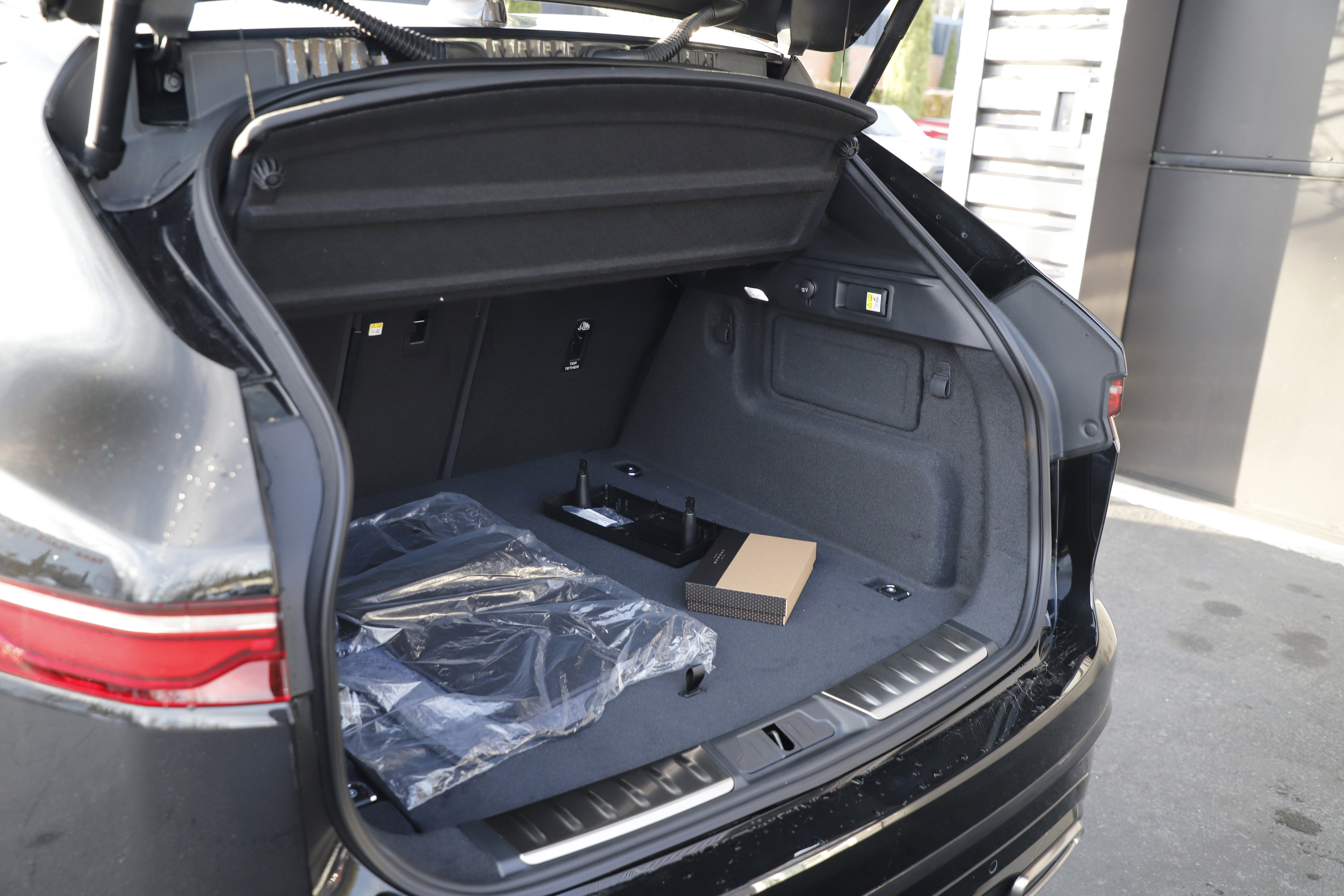 New 2026 Jaguar F-PACE R-Dynamic S image 12