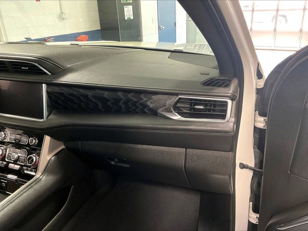 Used 2024 GMC Yukon Denali w/ Denali Reserve Package AWD/4WD image 13