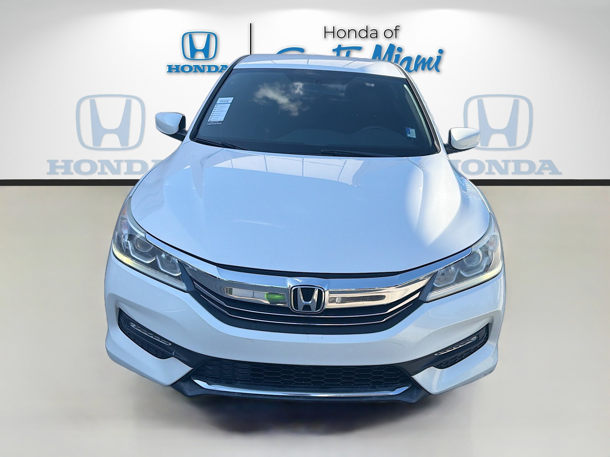 Used 2016 Honda Accord Sport image 2