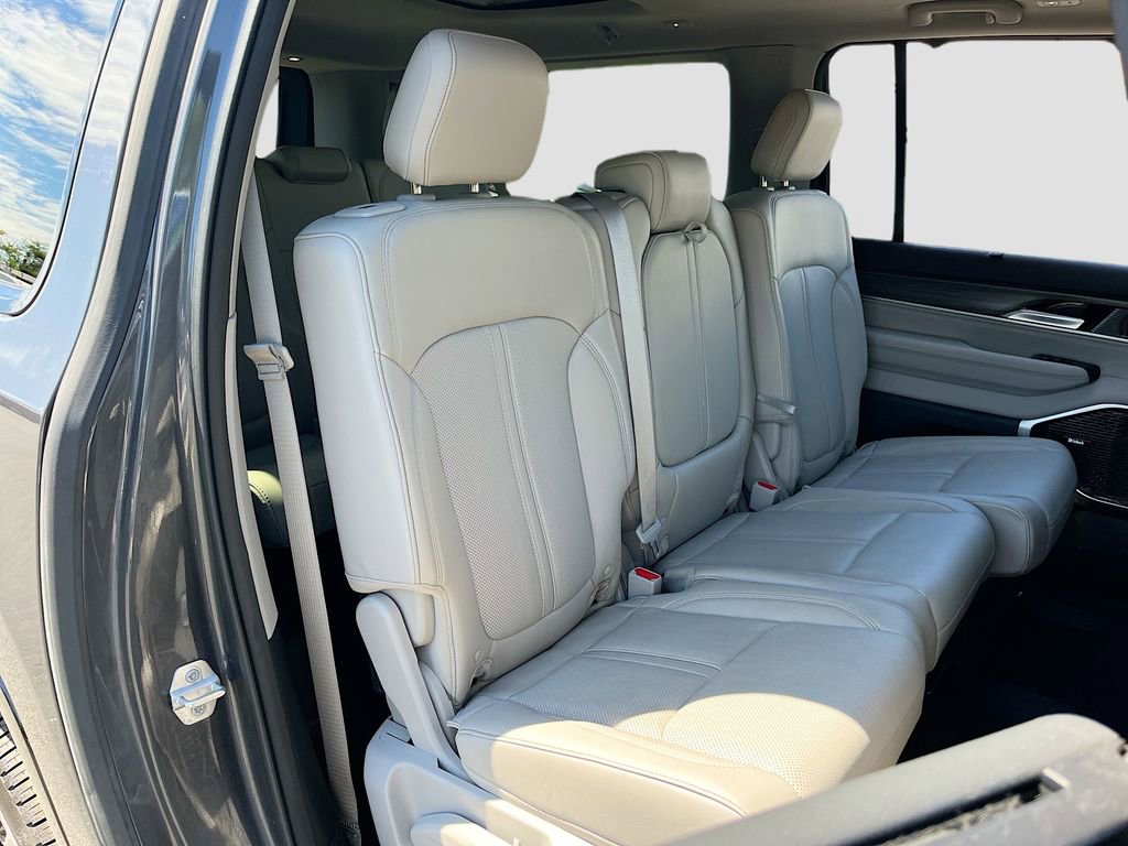 Certified 2024 Jeep Wagoneer L Series III w/ Premium Group I image 30