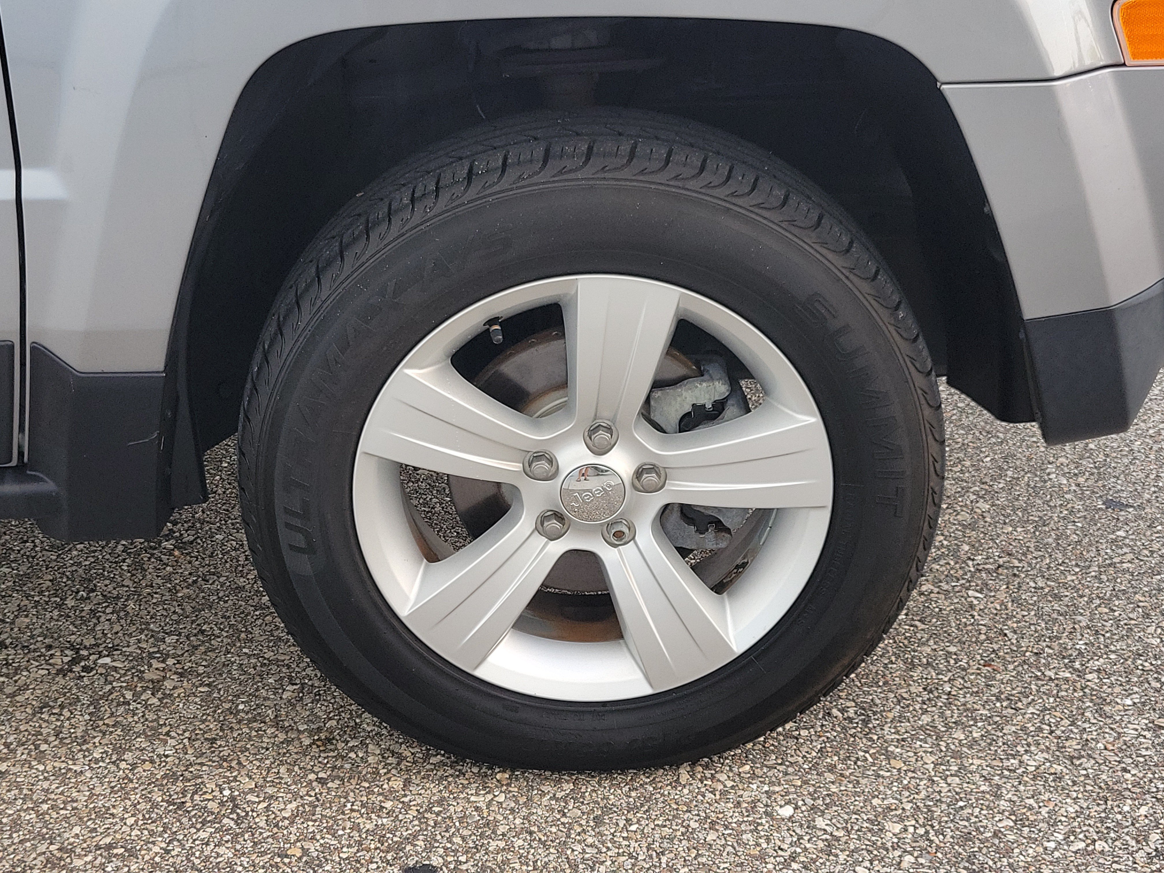 Used 2014 Jeep Patriot Latitude w/ All Weather Capability Group AWD/4WD image 13