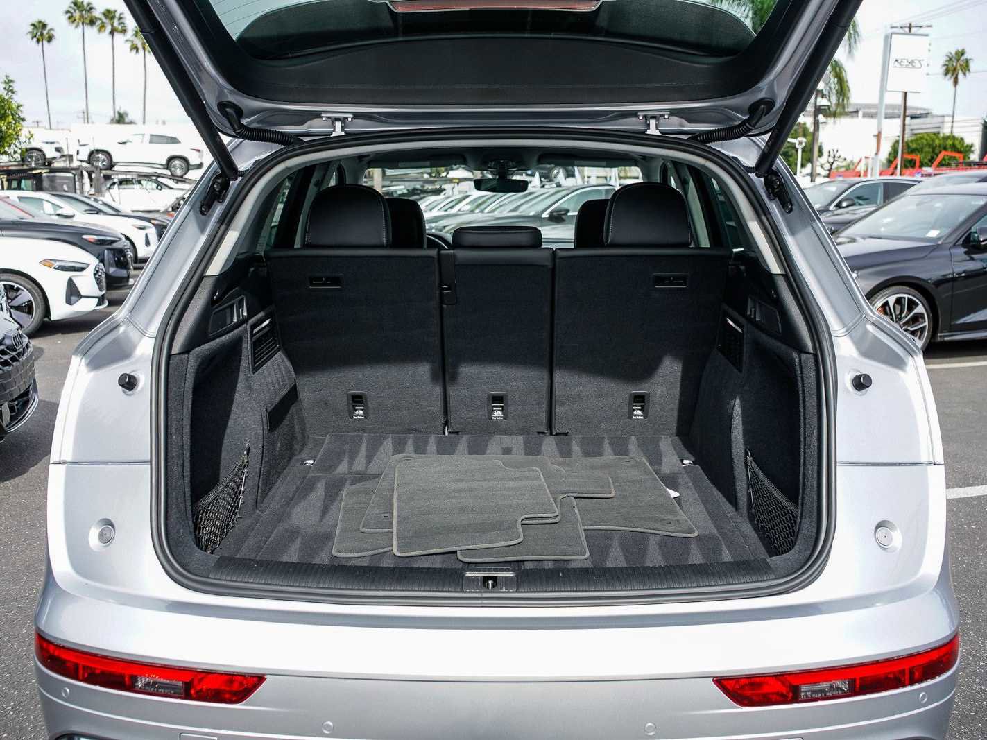 Used 2023 Audi Q5 2.0T Premium w/ Convenience Package image 27