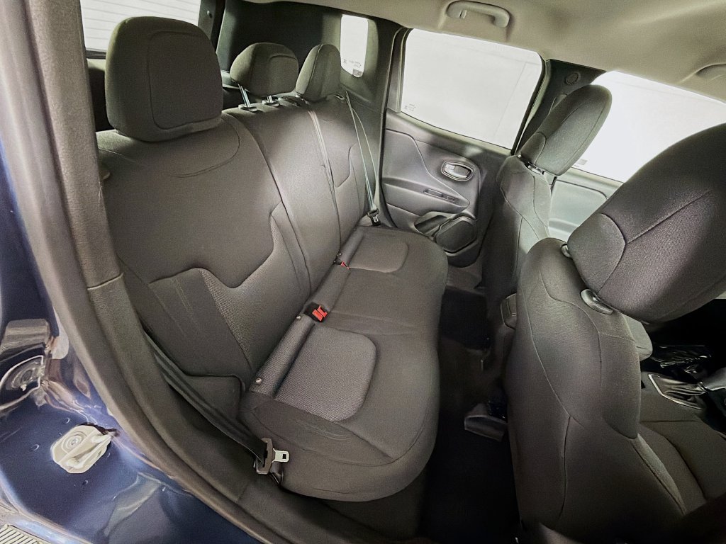 Used 2023 Jeep Renegade Latitude AWD/4WD image 26