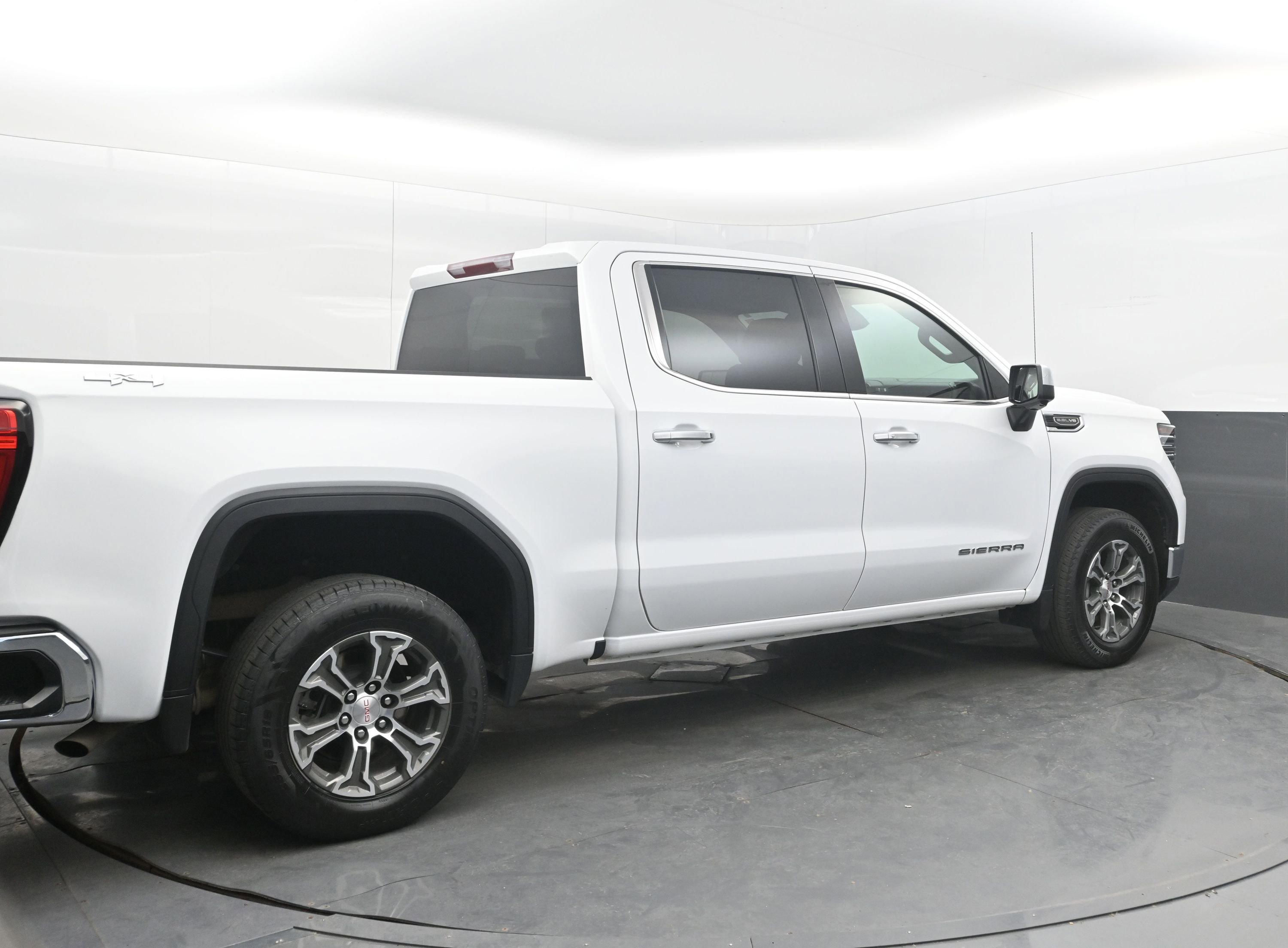 Used 2025 GMC Sierra 1500 SLT image 7