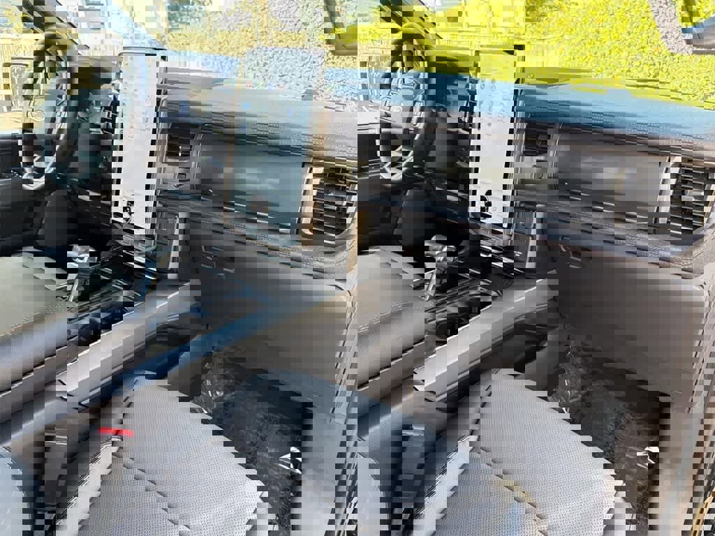 Used 2022 Ford F150 Lightning Lariat image 42