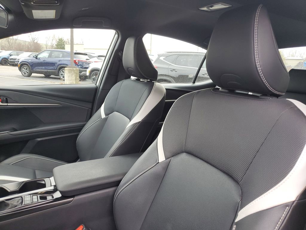 Used 2025 Toyota Camry SE image 11