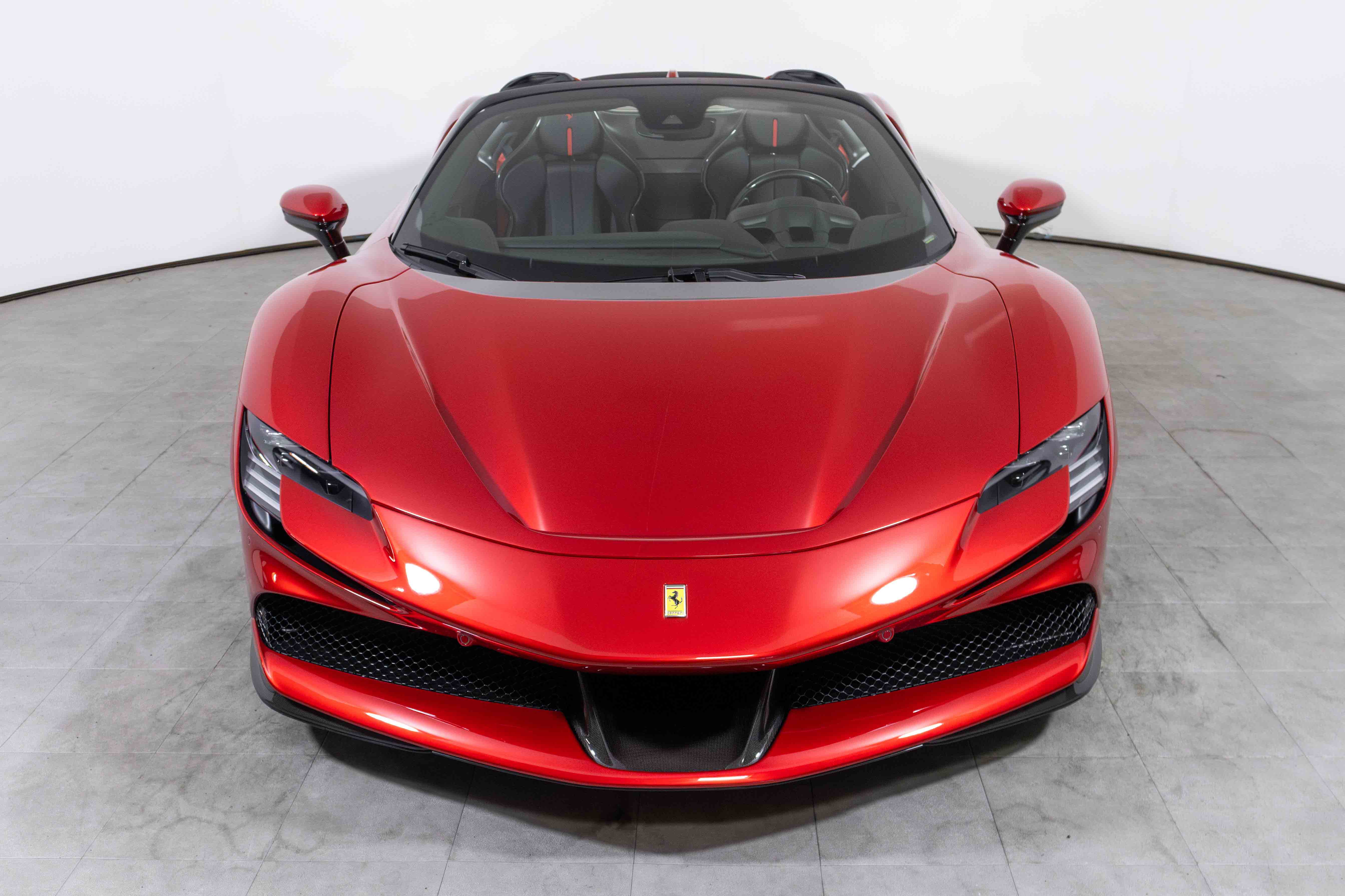 Used 2023 Ferrari SF90 Spider image 2